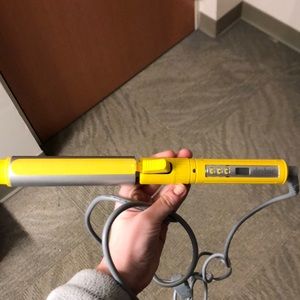 Drybar The Three Day Bender 1.25” curling iron